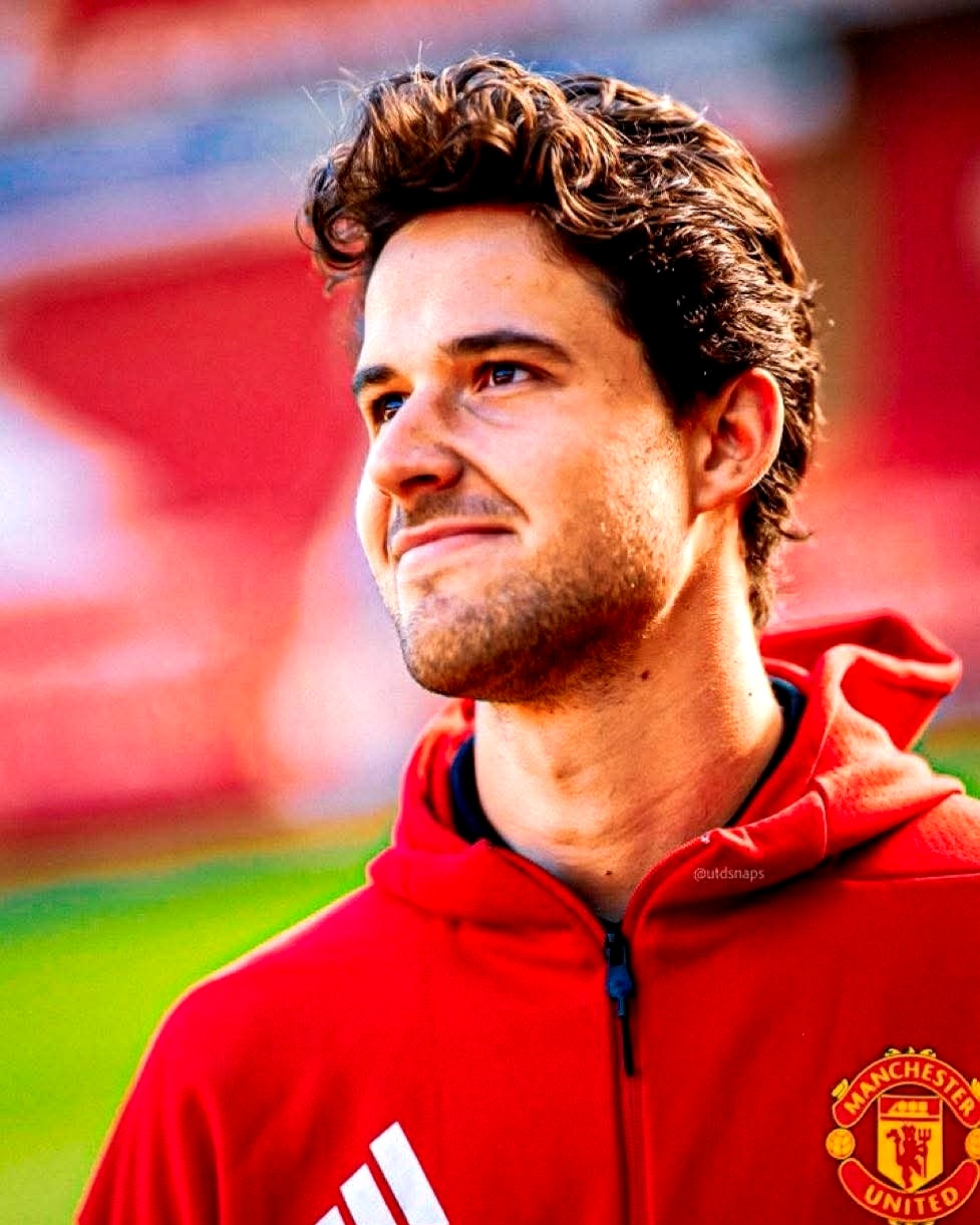 南宫体育这也行？布莱顿官宣签约备战欧篮联清晨曼联调整名单以备足总杯，集结日纽卡斯尔备战CBA季后赛(周六013英超布莱顿vs曼城)