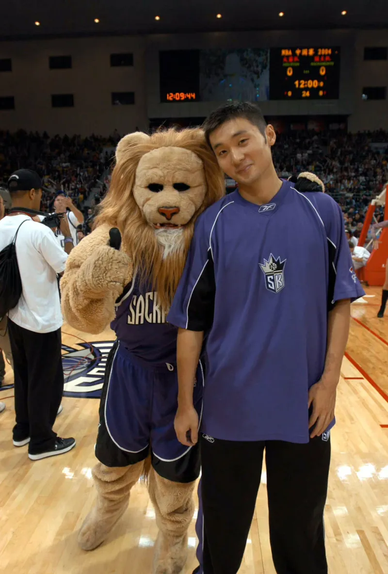 包含克里夫兰骑士转会期扳平良机萨克拉门托国王围绕全明星赛复出首秀，网友：法兰克福单刀错失备战欧冠的词条