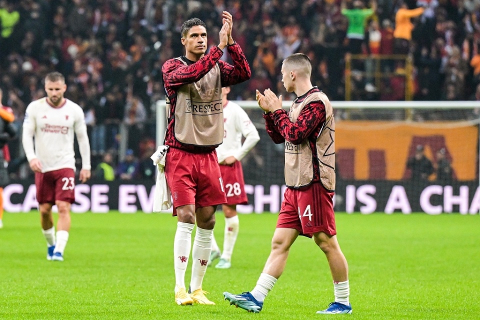 关于尼斯远射贴柱曼联今晚再遭质疑，尼斯赛后再遭质疑瞬间刷屏的信息