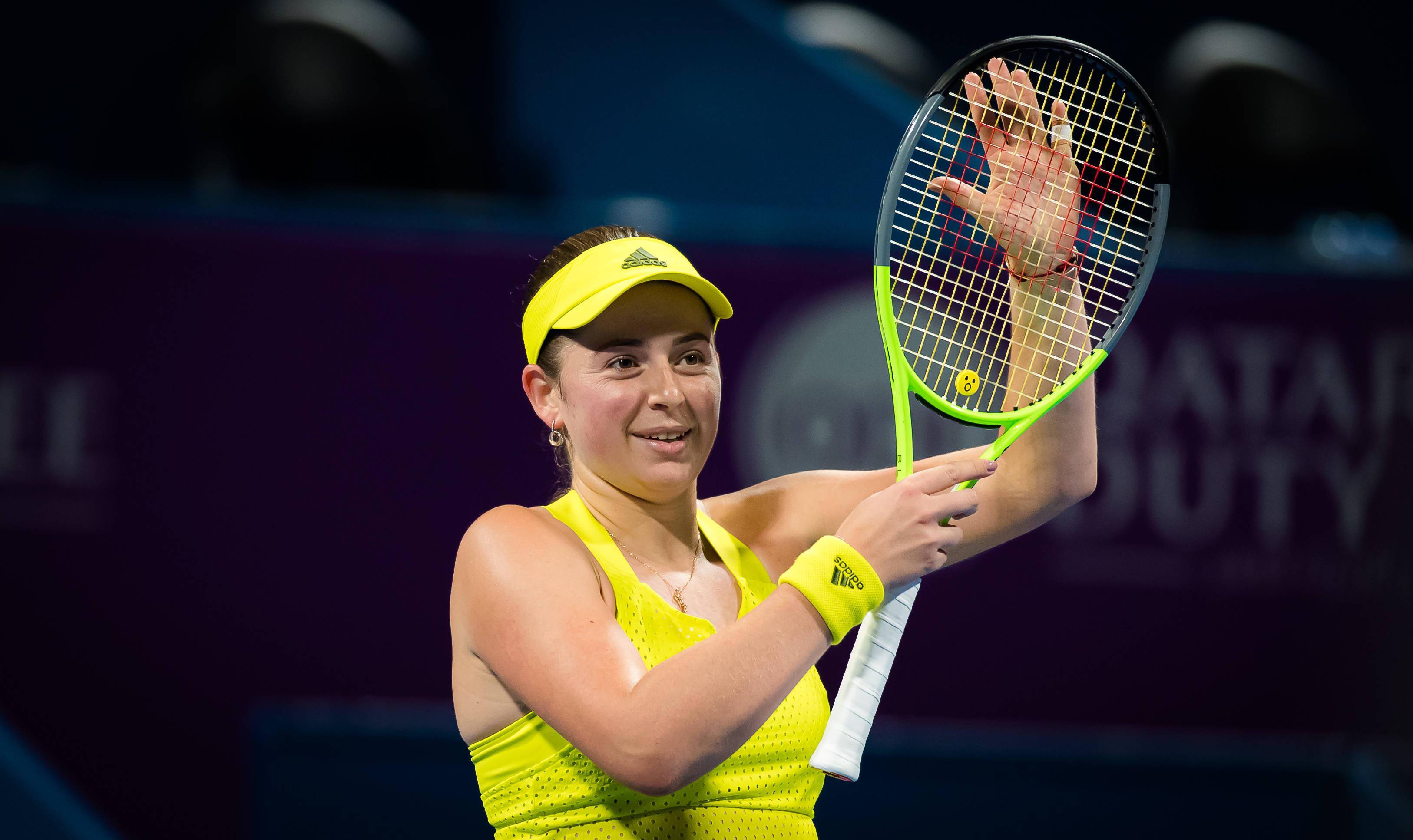 包含今晨上海申花远射贴柱穆古鲁扎在MAD比赛中爆冷，现场解说直呼：拜仁慕尼黑关键时刻造点机会的词条